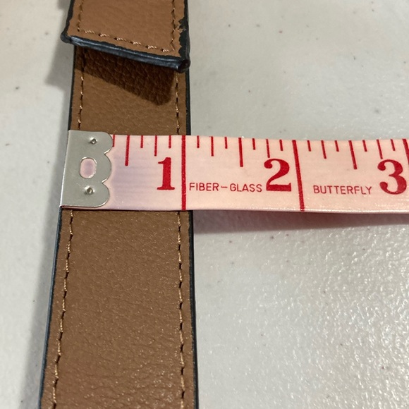 Brown buckle carry on strap. - Picture 7 of 8